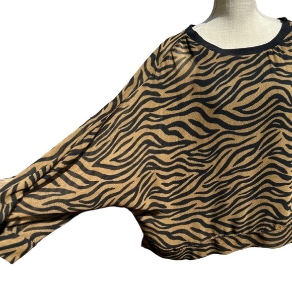 🌻Joan Vass Animal Print Batwing Chiffon Blouse w/ Fitted Tank Size Large - Picture 4 of 9